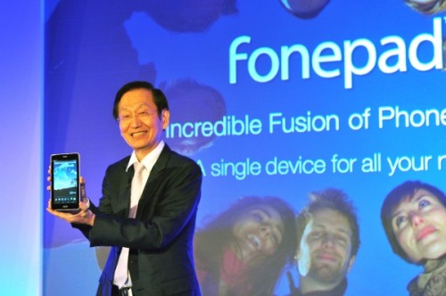 ASUS Chairman Jonney Shih introducing the Fonepad at MWC2013