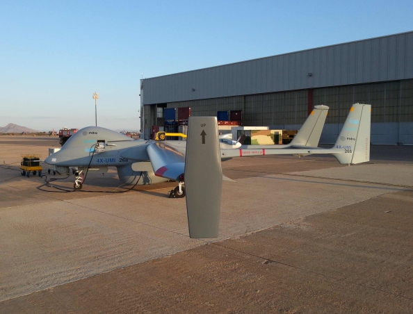 מל"ט ה"הרון" מתוצרת התעשייה האווירית על מסלול ההמראה בבסיס חיל האוויר בסאן חוויאר